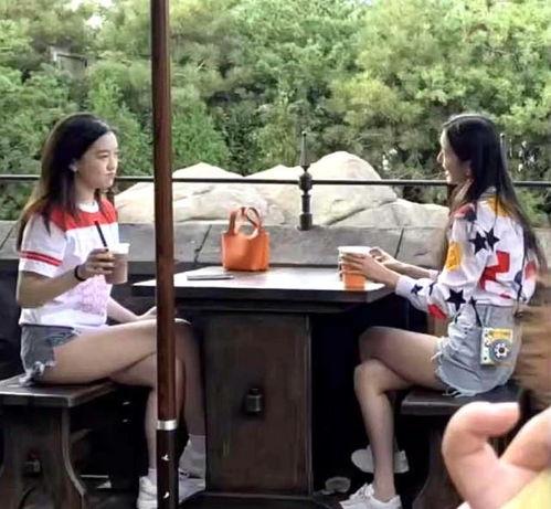 娱乐吃瓜酱给闺蜜打掩护